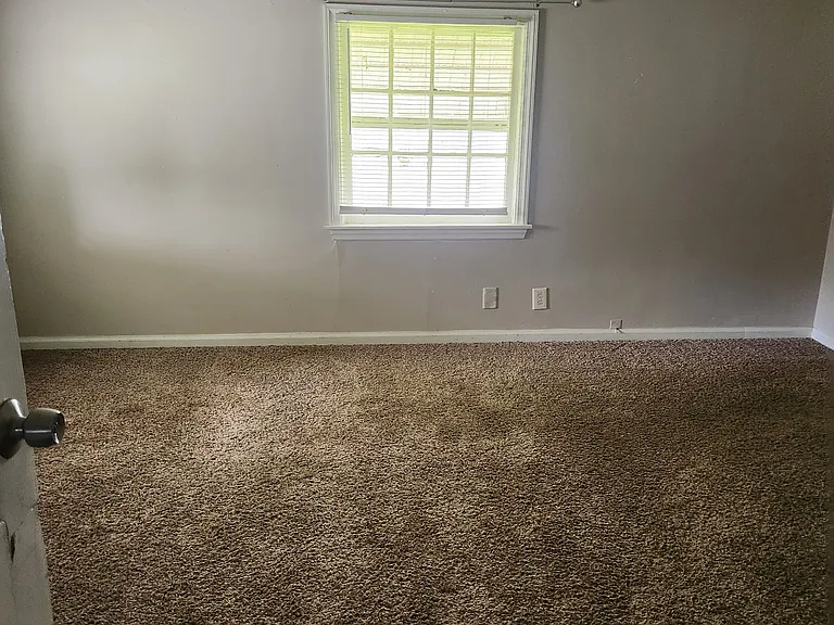 2608 N Elsas Ave — Photo 4
