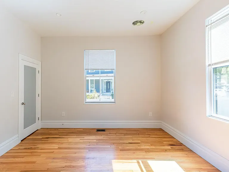 89 Cedar St #2L — Photo 6