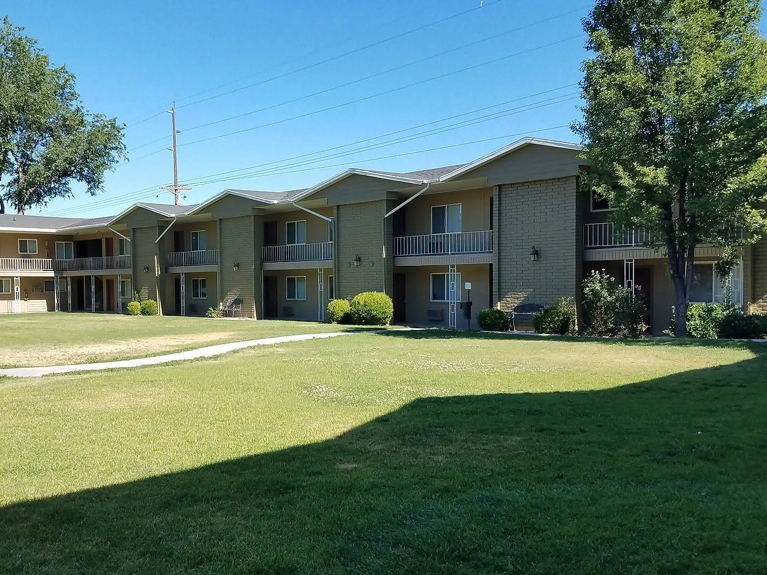 Spring Creek Apartments — Photo 1