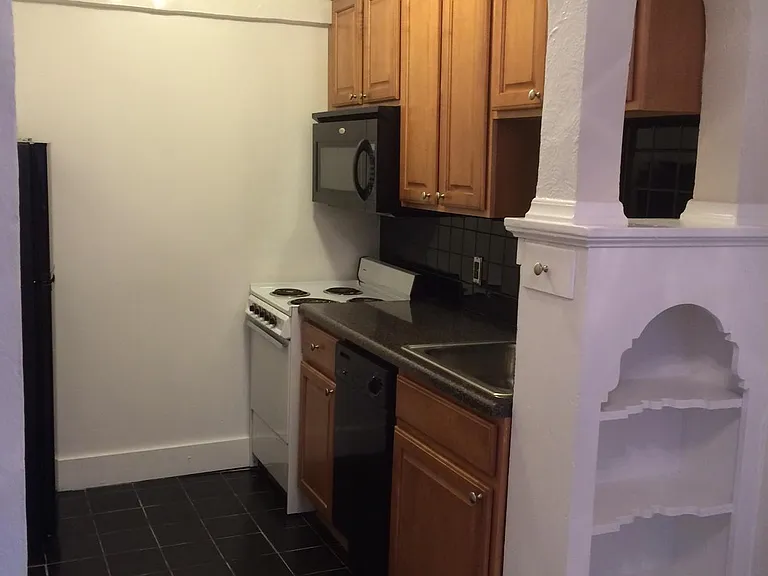 Longfellow Apartments — Photo 26