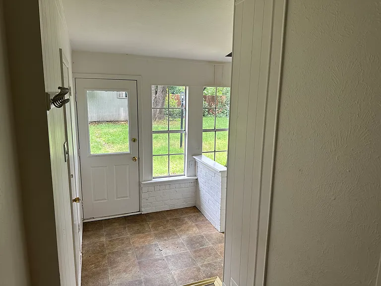 1201 W Lovers Ln — Photo 13