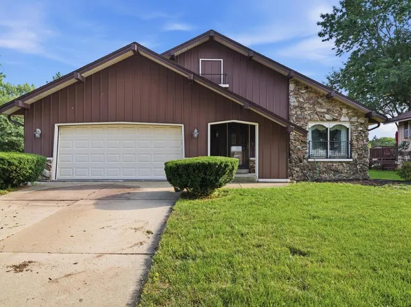 325 E Parkway Estates DRIVE, Oak Creek, WI 53154