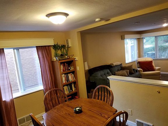 Dining / Living area - lots of light