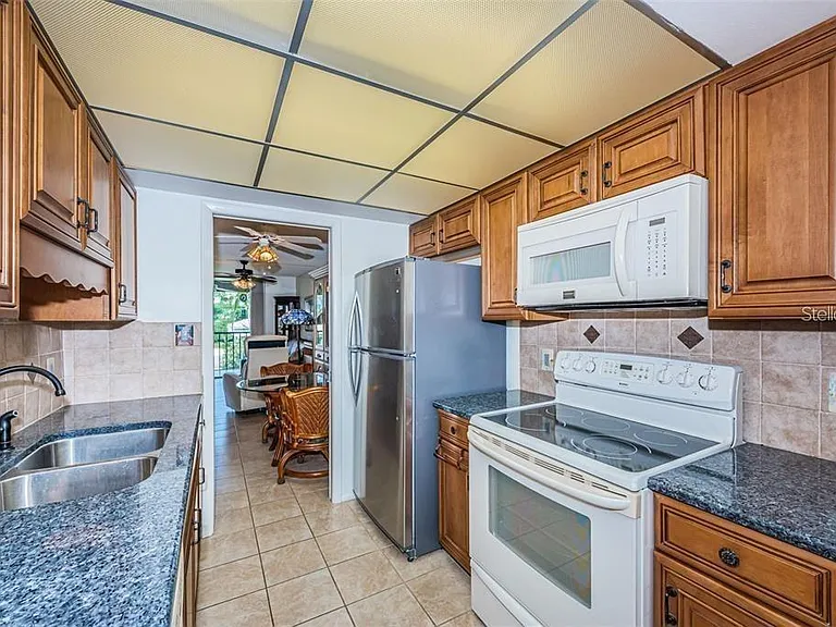 1324 Pasadena Ave S #205 — Photo 4