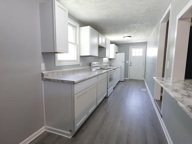 308 E Maryland St #1 — Photo 5