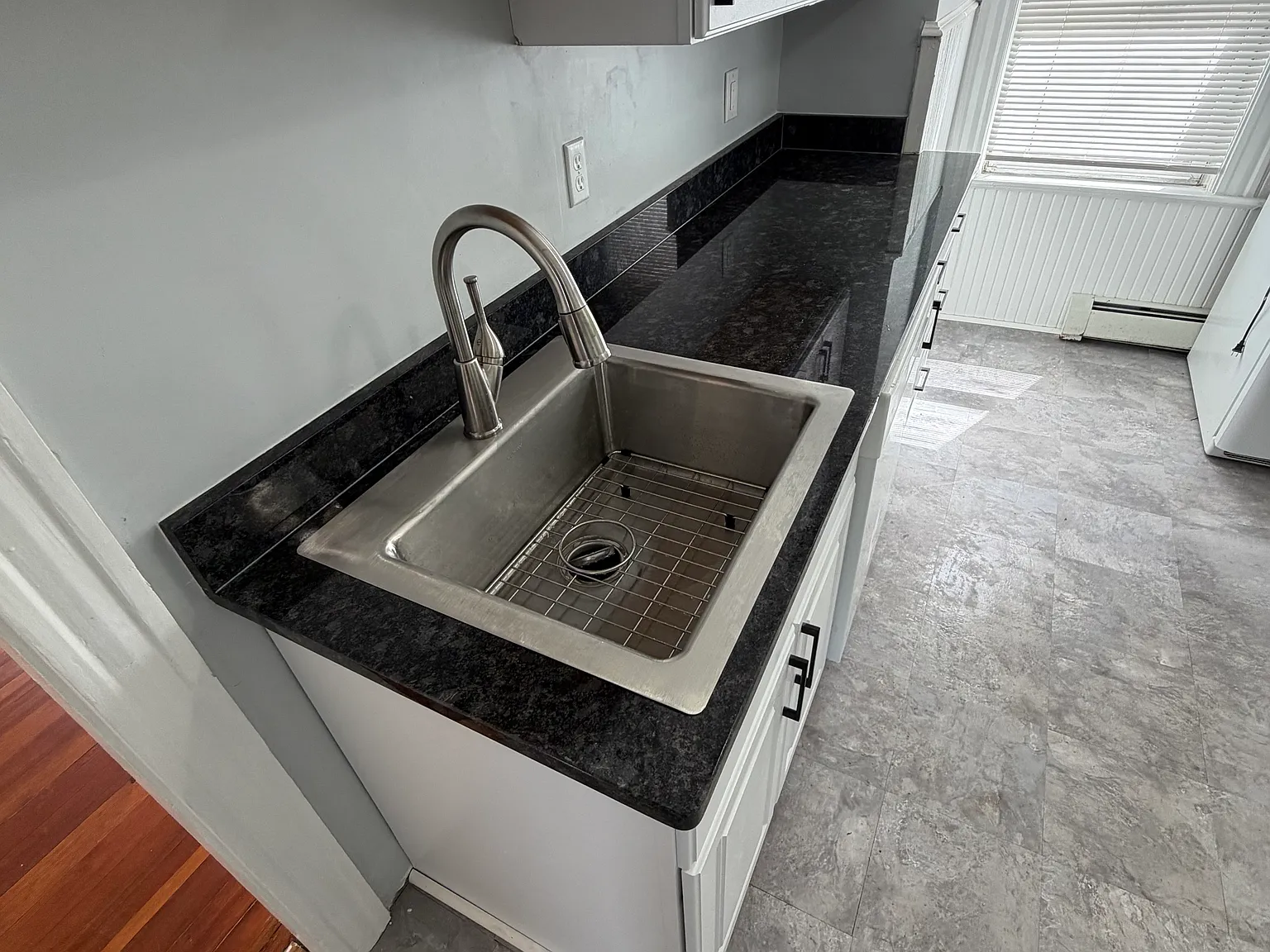 2 bed, 900 sqft, $1,700 — Photo 3