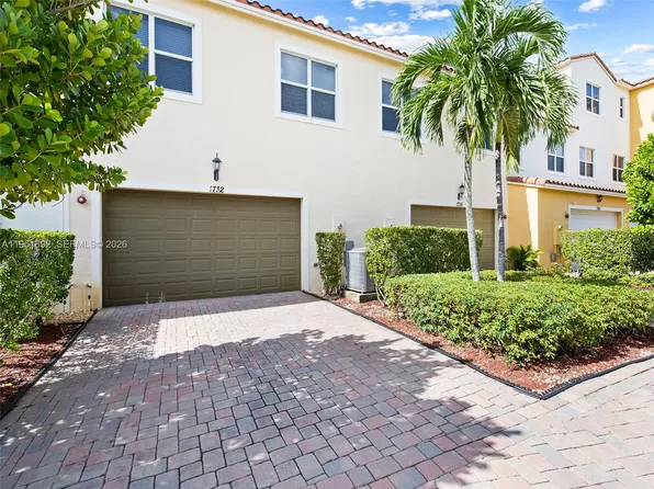 1732 NW 124th Pl, Pembroke Pines, FL 33028