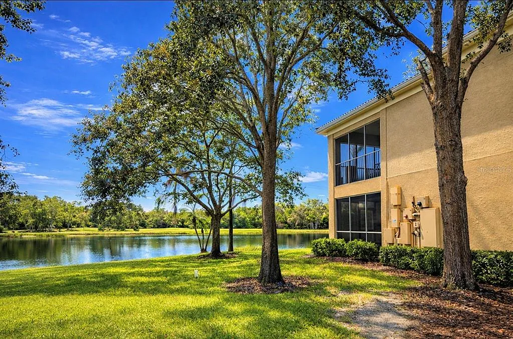 3 bed, 2.0 bath, 1659 sqft, $2,450 — Photo 3