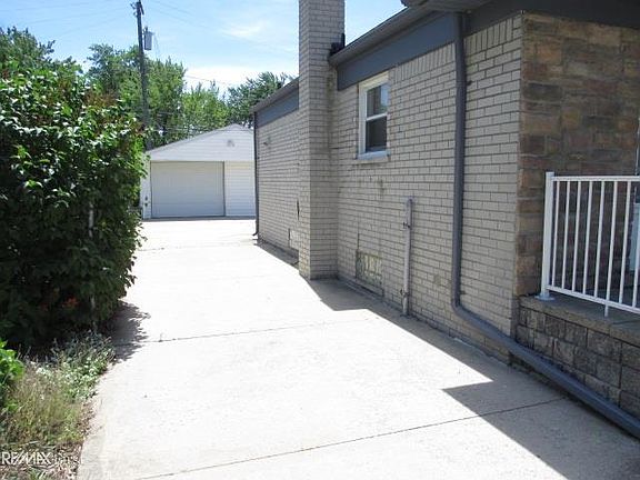 2nd image of 22424 Furton St