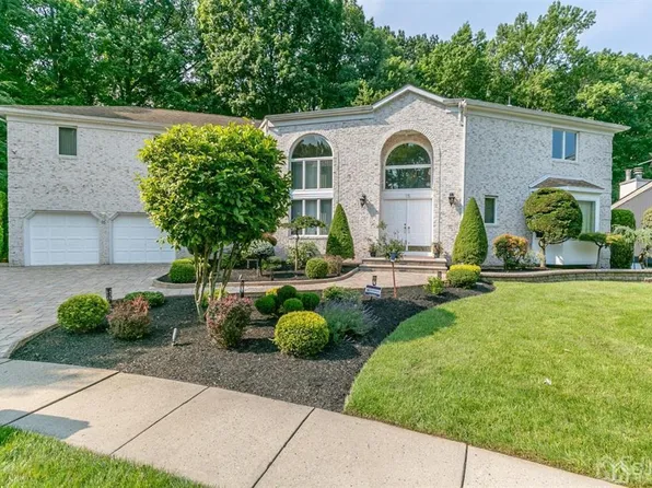 15 Gallo Way, Edison, NJ 08820