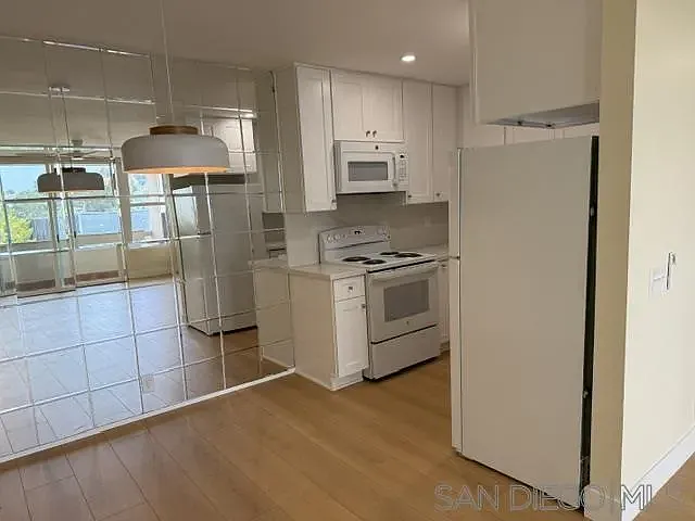 La Jolla Estates — Photo 2