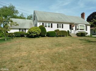 14 Heath St, Mystic, CT 06355