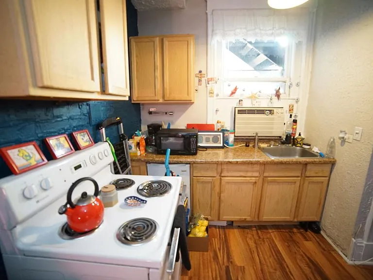 2800 N Pine Grove Ave #8I — Photo 13