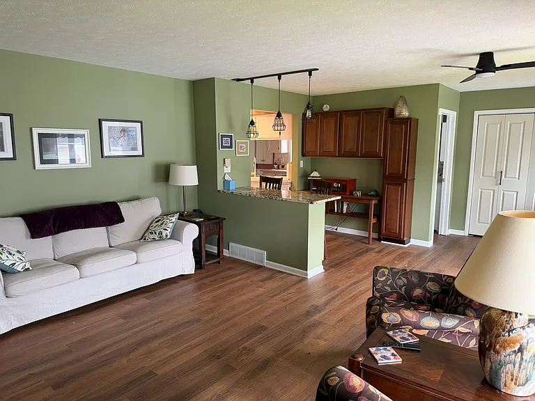 15983 Ashland Dr — Photo 4