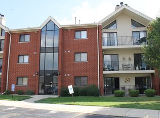 6613 Martin France Cir APT 1B, Tinley Park, IL 60477