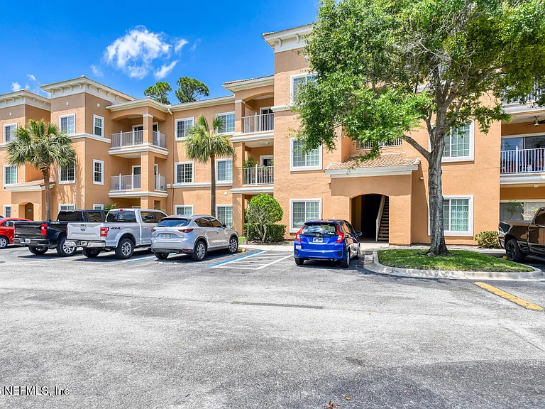 605 Fairway Dr #203 — Photo 2