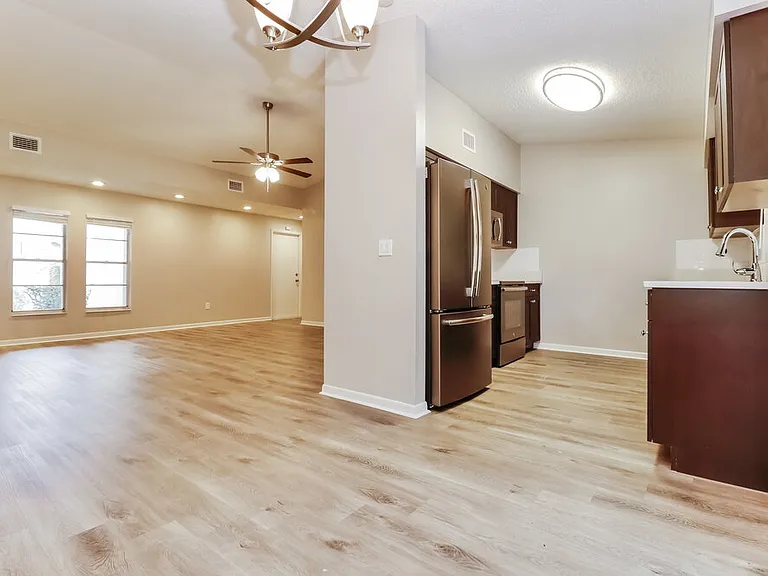 1828 Craven Dr — Photo 5