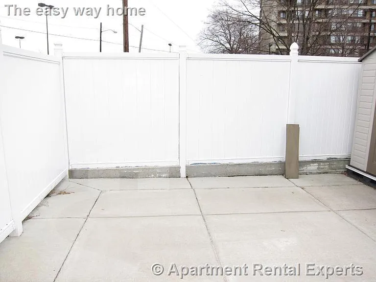 44 Warren St — Photo 2