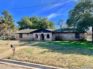 215 Lantana Ln, Pleasanton, TX 78064