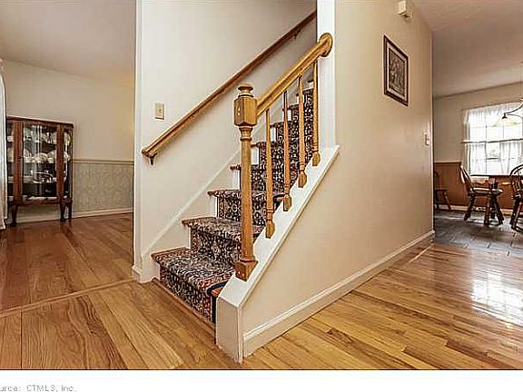 4th image of 5 Kenwood Ln