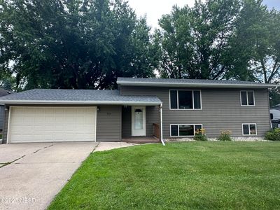 929 8th Ave NE, Watertown, SD, 57201