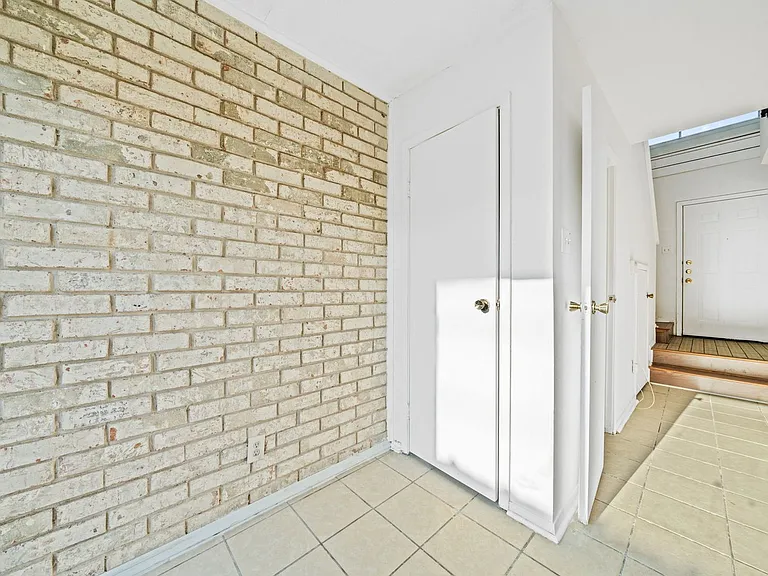 6463 Cambridge Glen Ln — Photo 12