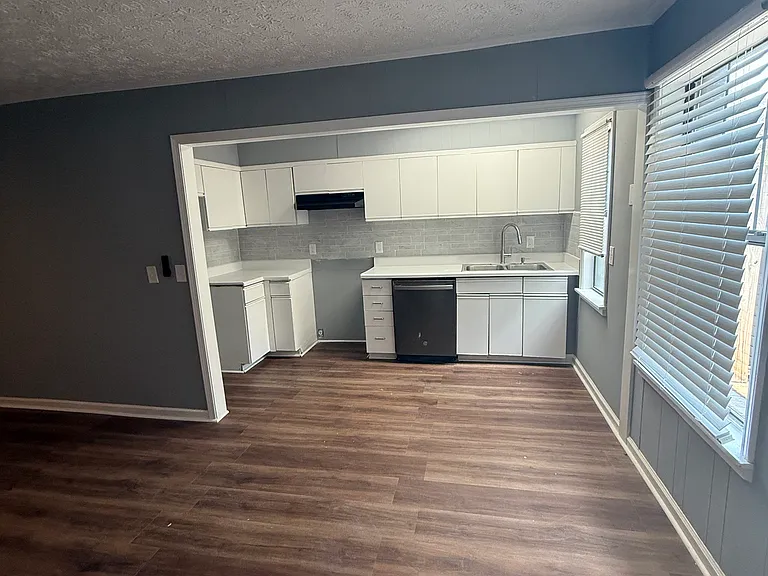 28 Walnut Ln #A — Photo 8