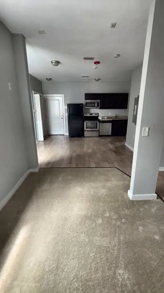 3 bed, $1,725 — Photo 2