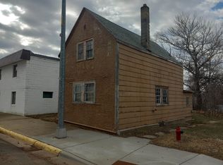 913 8th St, Springfield, SD 57062