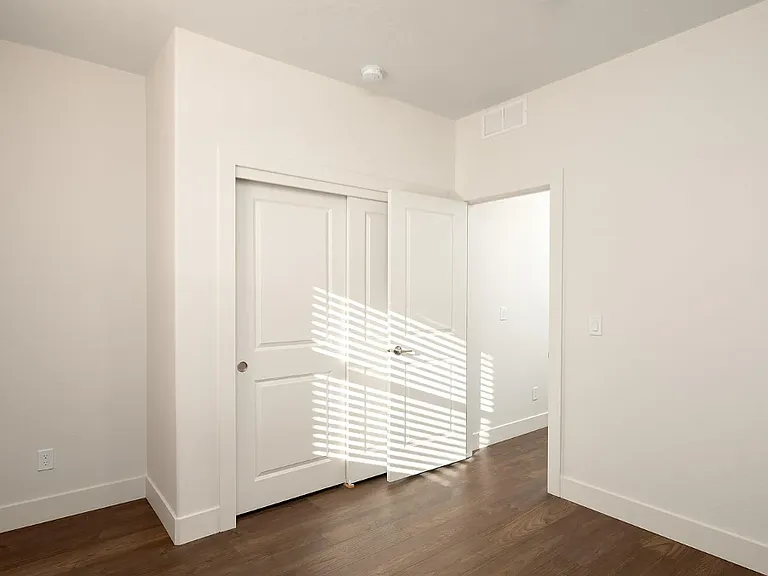 5368 S Snowden Ave — Photo 18