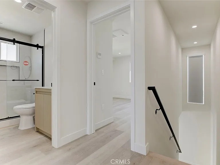 1070 Allen Ave #C — Photo 15