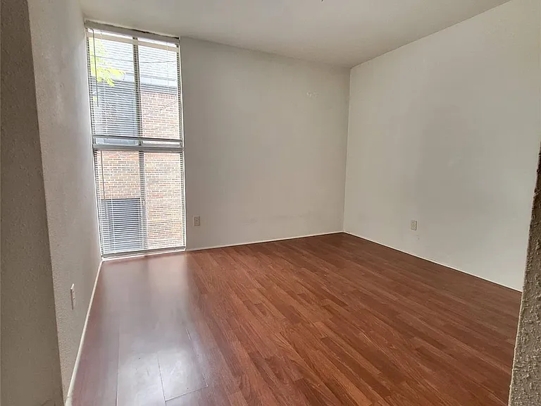 425 Hawthorne St #7 — Photo 5