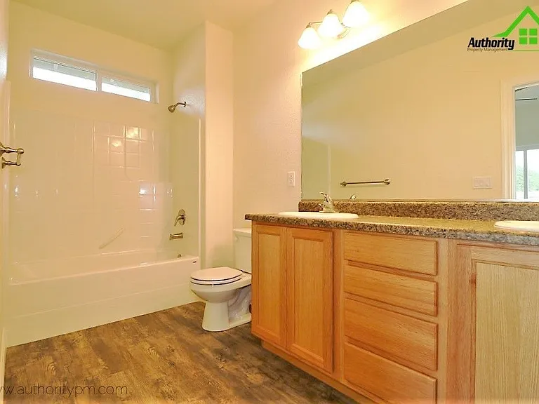 2530 Rainbow Ln #B — Photo 17