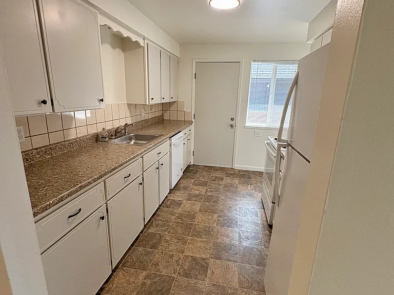 102-104 W Cora Ave #102 — Photo 8