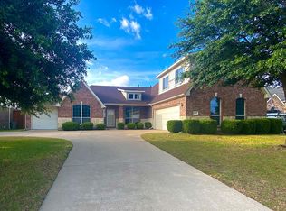 1417 Meadowlakes Dr, Azle, TX 76020