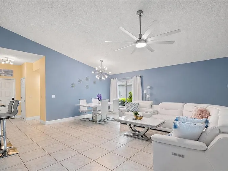 713 Manchester Woods Dr — Photo 10