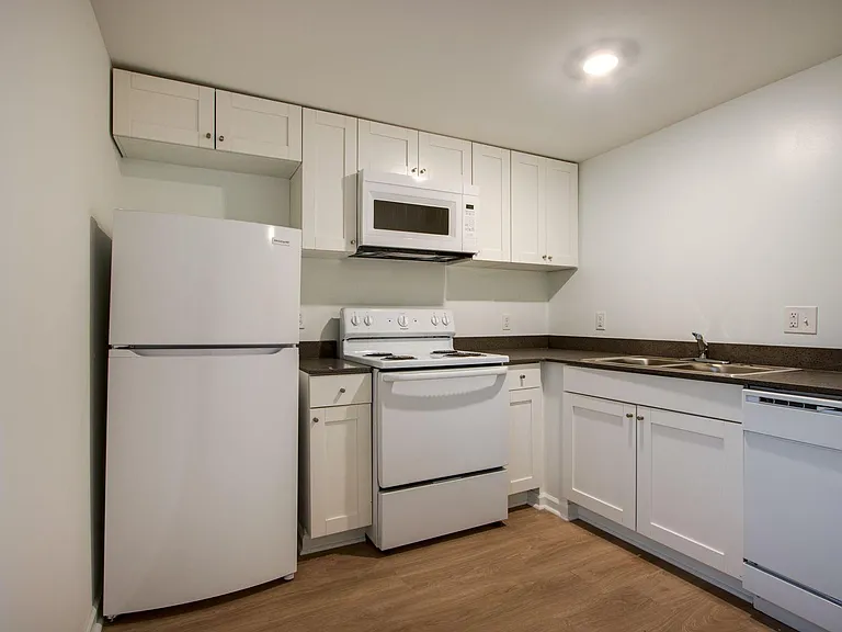 2040 Southern Ave #4 — Photo 2