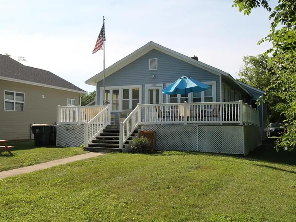 300 Knobes AVENUE, Twin Lakes, WI 53181
