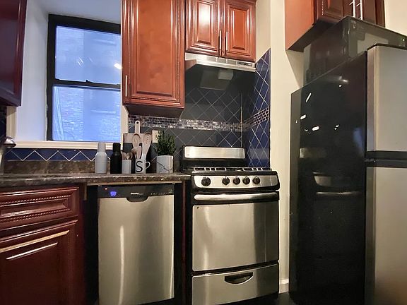 5th image of 204 W 109th St APT 3D