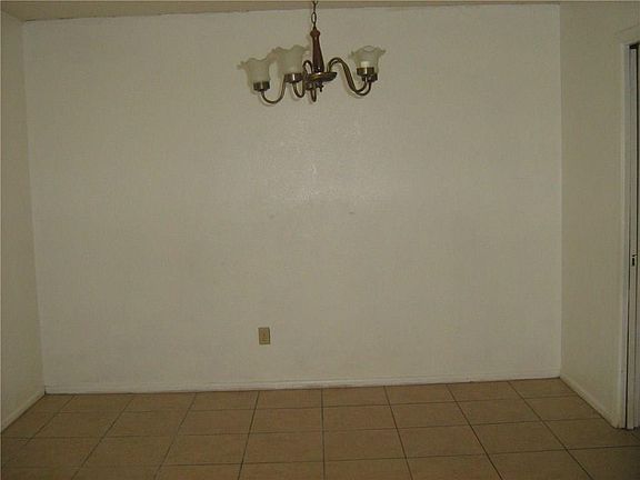 4th image of 2412 Boca Chica Dr