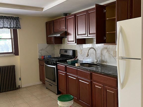 4th image of 1110 Annin St