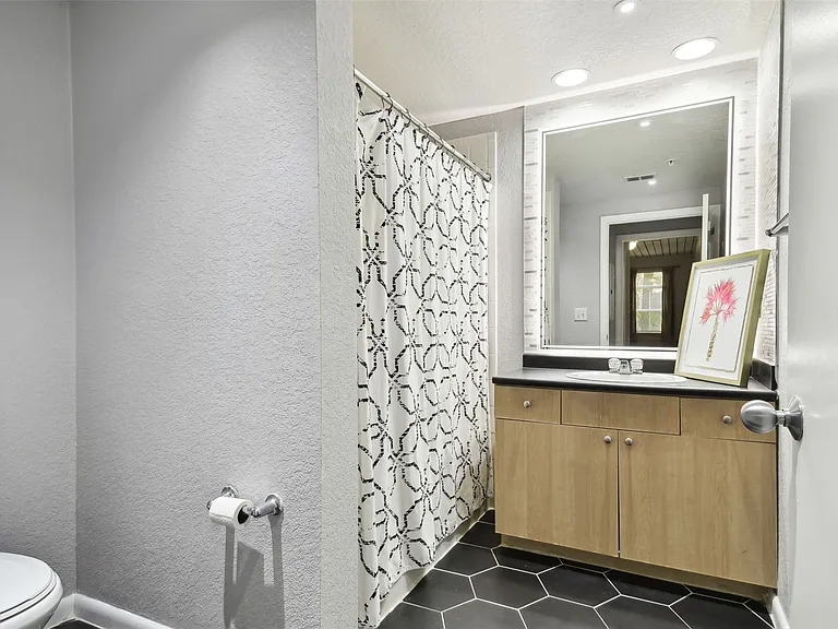 2402 W Azeele St #418 — Photo 30