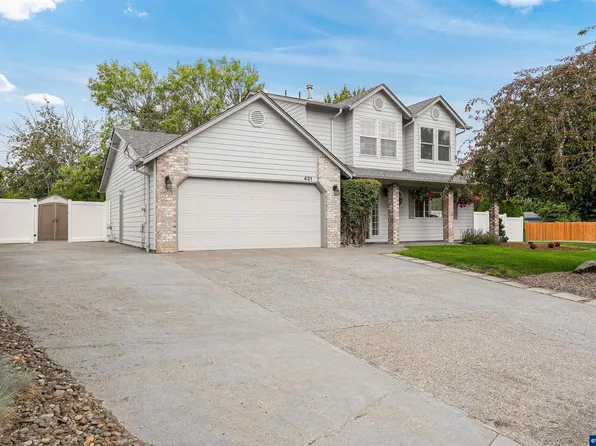 421 SE Davis St, Dallas, OR 97338