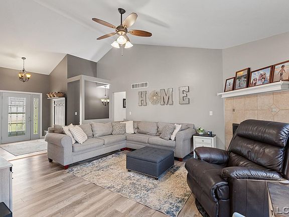 3rd image of 9472 Walnut Dr