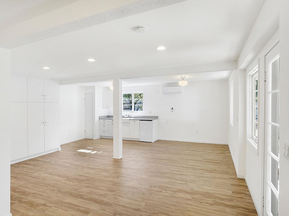 1st image of 4286 N Clybourn Ave