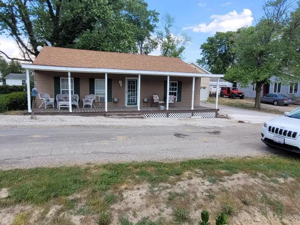 447 Downing St, Palmyra, IL 62674