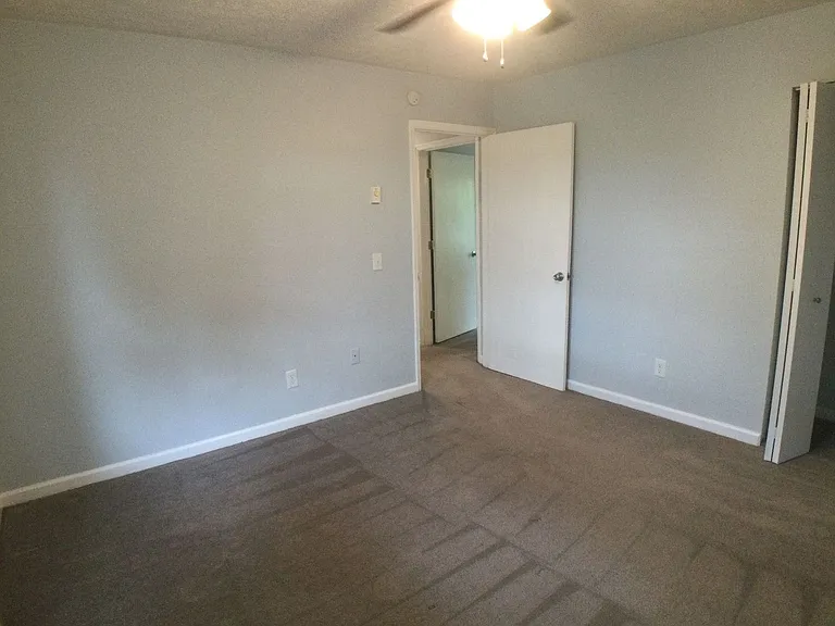 5602 Thornspring Apartments — Photo 11