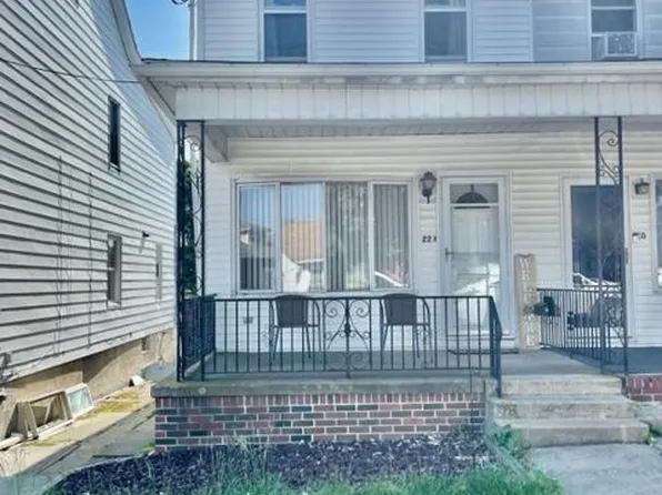 22 S 2nd St, Frackville, PA 17931