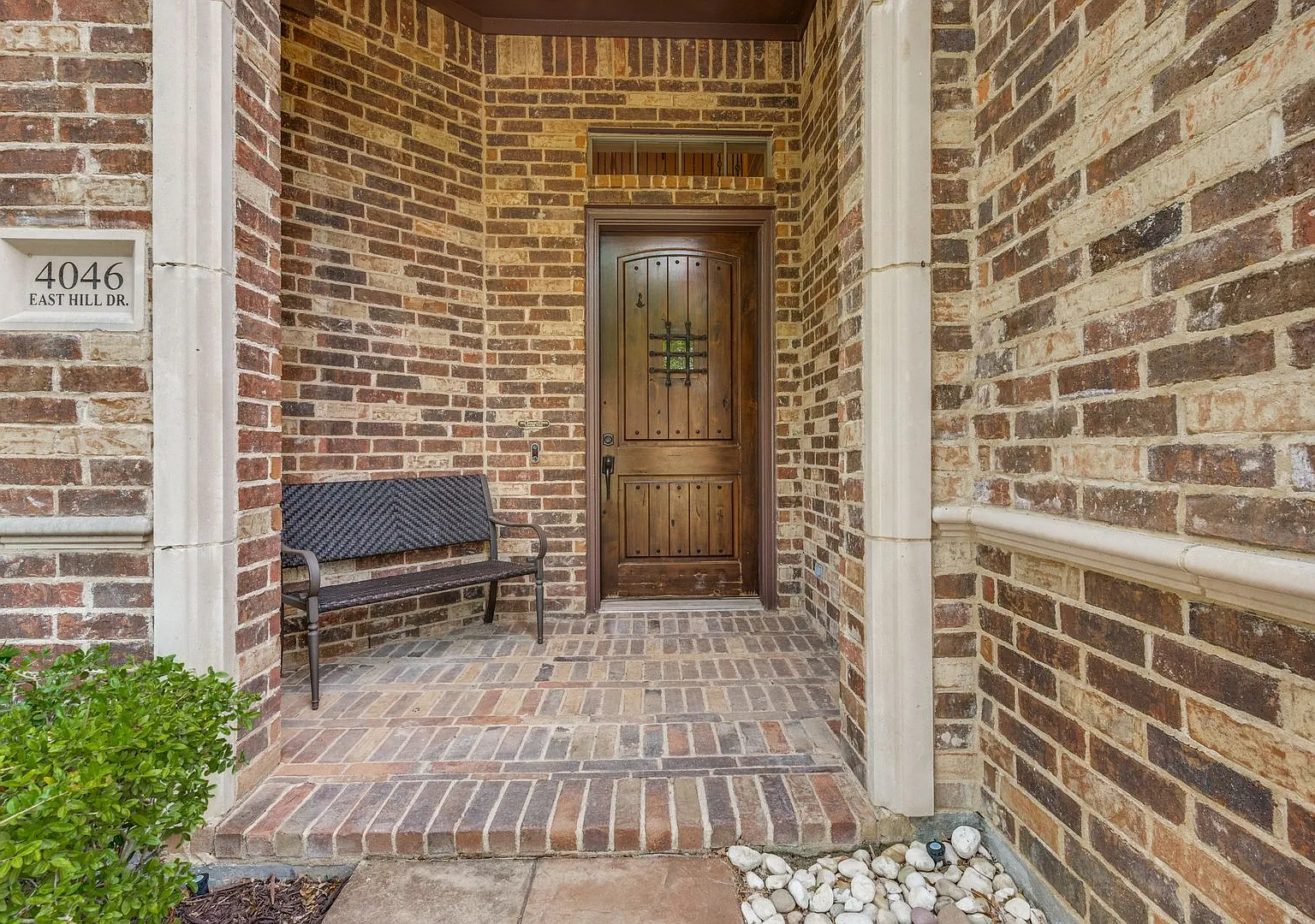 Luxury 3-Bedroom Home with Theater, Game Room & Private Office — Photo 3
