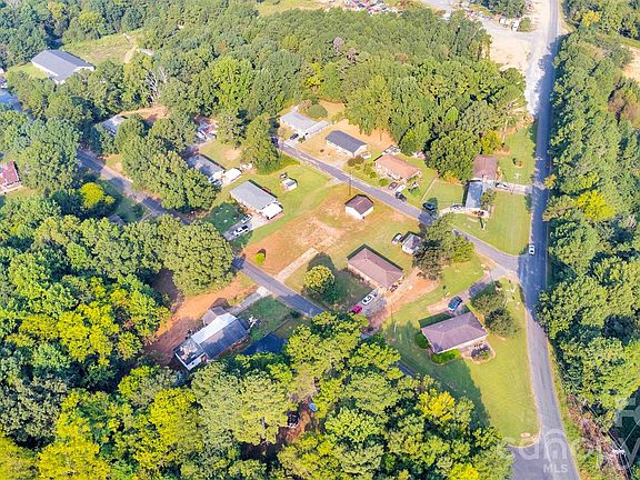 4th image of 44432 Richardson Rd